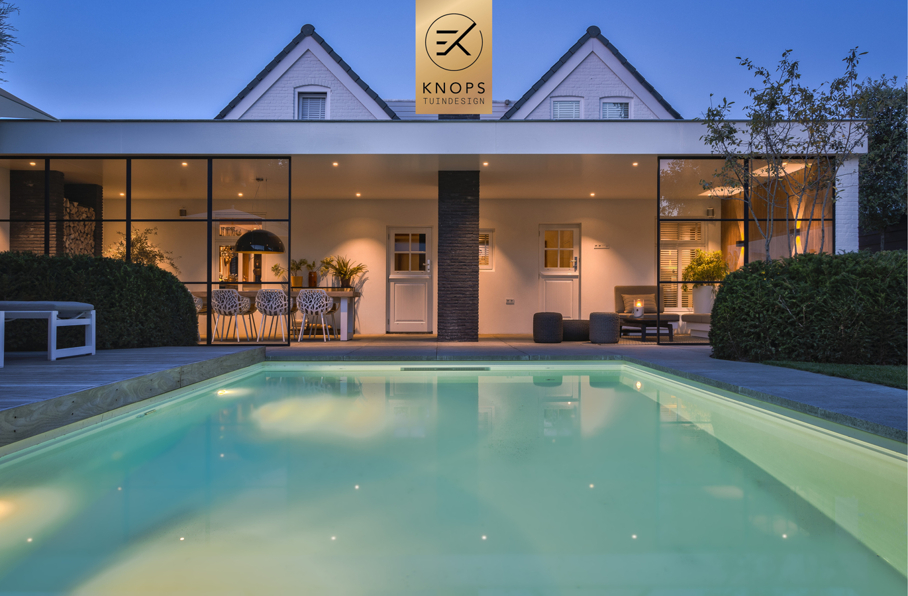 wellness tuin tuinarchitect Erik Knops jee o starline bad buitenhaard rob van trier knops tuindesign poolhouse luxe exclusief high end turnkey style 