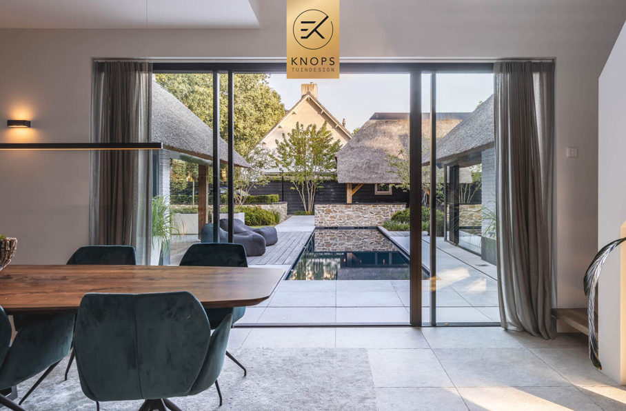 garden design villagarden swimmingpool wellnessgarden wellnesstuin met luxe door tuinarchitect Erik Knops Knops Tuindesign spiegelvijver keramische architectuur tuinen 